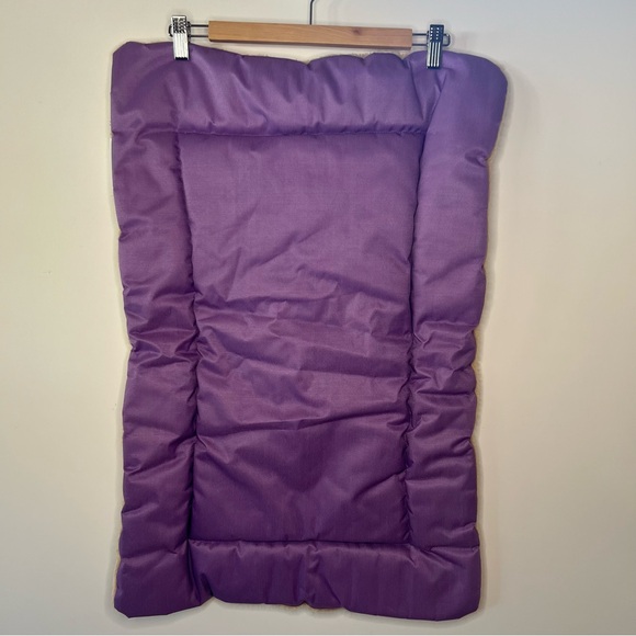 TÁN AND PURPLE DOG BED - Picture 2 of 7